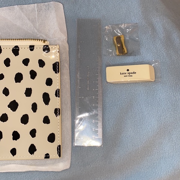 Kate Spade ♠️ Animal Print Pouch - NWT - Picture 9 of 9